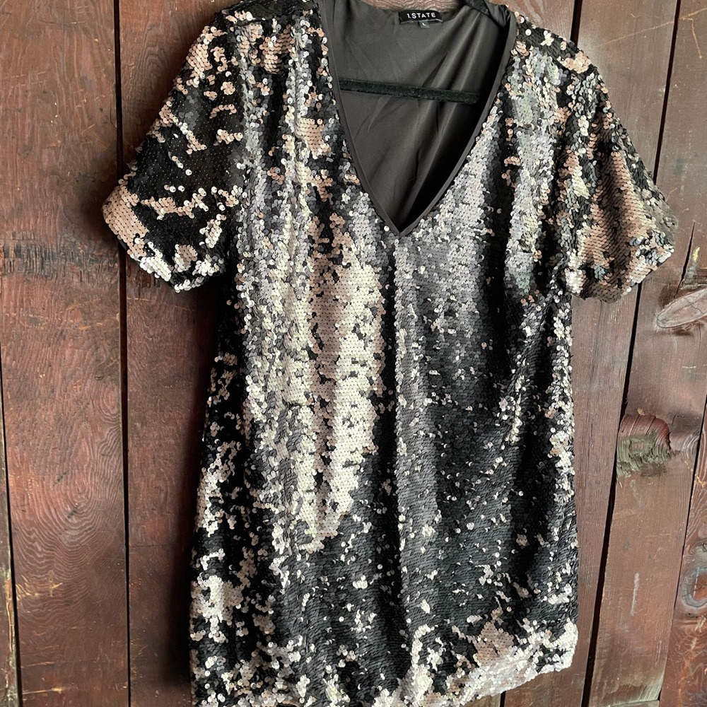 Short sleeve double sided sequin dress